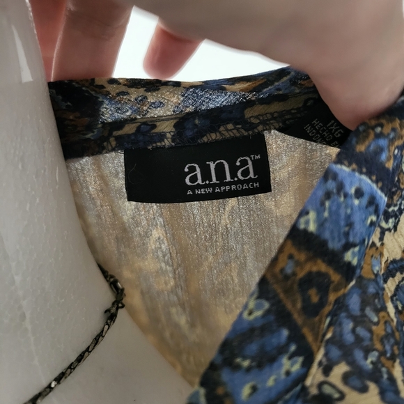a.n.a Paisley Sleeveless Top Size 1X - Picture 8 of 12
